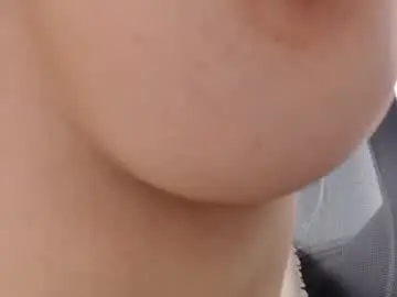 Chaturbate Live Sex Cam of sweet_lil_thing