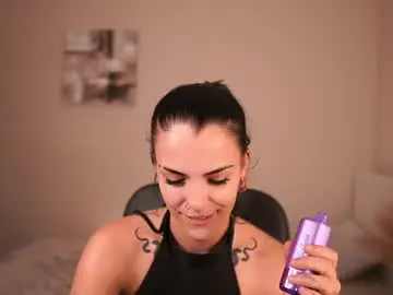 Chaturbate Free Porn Cam of pauline_2005