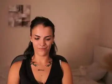 Chaturbate Nude Webcam of pauline_2005