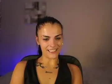 Chaturbate Adult Video Chat of pauline_2005