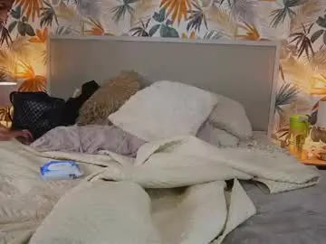 Chaturbate Live Sex Cam of royalechloe