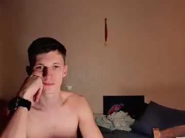 Chaturbate Live Sex Cam of kevin_hornyyy