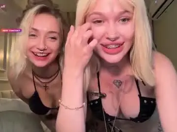 Chaturbate Live Sex Cam of golden_alinee