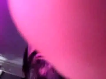 Chaturbate Live Sex Cam of hungitalian40