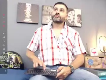 Chaturbate Live Sex Cam of jonas_beard1