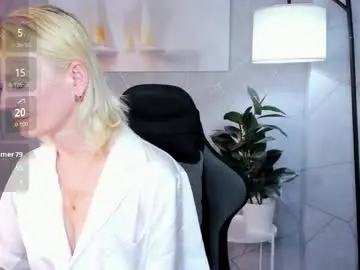 Chaturbate Adult Video Chat of julie_lucasss