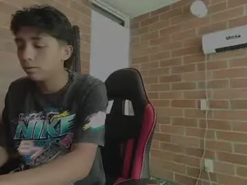 Chaturbate Free Live Porn of ethann2_