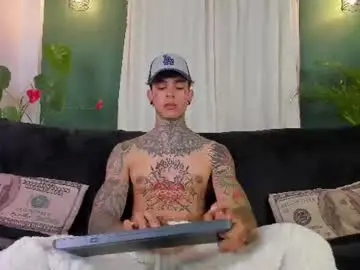 Chaturbate Sex Cam of aron_ford