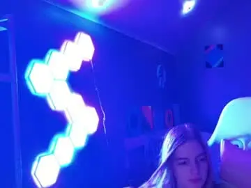 Chaturbate Best live sex cam show of skyiswoke