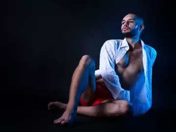 Imlive Watch Live Sex Cams of GuesssWhoo24