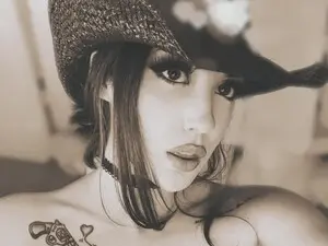 Myfreecams Free Porn Cam of EMMEL1NE