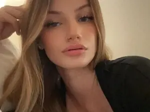 Myfreecams Watch Live Sex Cams of ShawnaSweets0