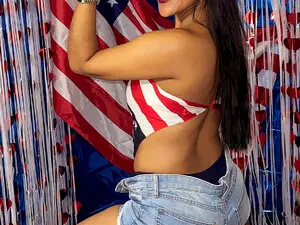 Myfreecams Live Sex Cam of Luna_brown7