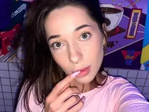 Myfreecams Adult Webcam of NicolYves