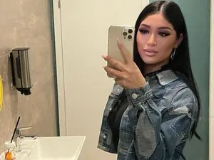 Myfreecams Sex Chat of Kira_Krush