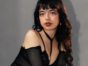 Myfreecams Watch Live Sex Cams of Saphyralux