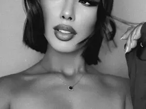 Myfreecams Live Sex of Lya_roberts