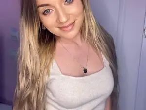 Myfreecams Nude Webcam of SkyEyesLuna