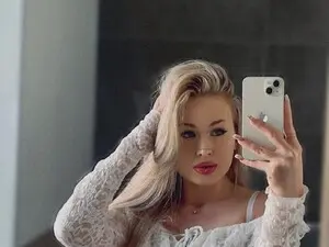 Myfreecams Sex Cam of Cold_Blonde