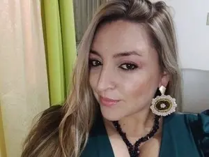Myfreecams Sex Cam of Valeryadiaz