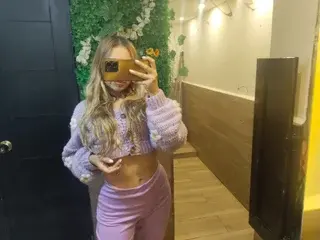Streamate Free Porn Cam of RainbowLov21
