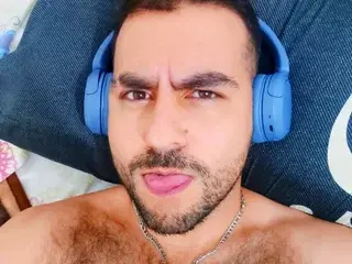 Streamate Adult Webcam of SantiagoSantini