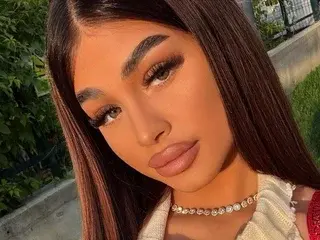 Streamate Free Live Porn of BellaNoirre