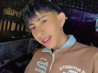 Streamate Live Sex of Tommy_Foxx