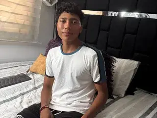 Streamate Live Sex Cam of clardrousee