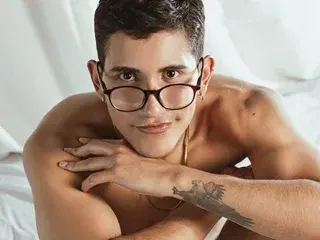 Streamate Nude Webcam of Emilio_rivs