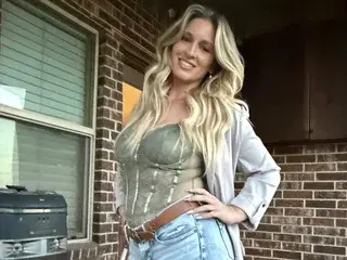 Streamate Free Porn Cam of MissBehavin90