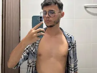 Streamate Free Live Porn of ALHAN_SILVER