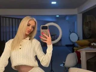 Streamate Best live sex cam show of SkinnyNatty