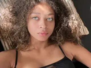 Streamate Nude Webcam of WillowNoir