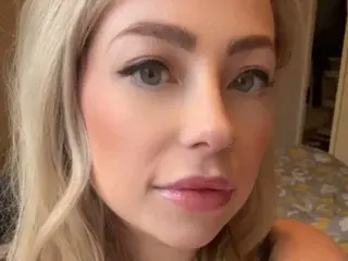 Streamate Free Live Porn of FrankiiRayeXXXX