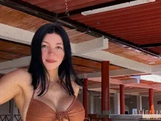 Streamate Free Live Porn of Adoraht