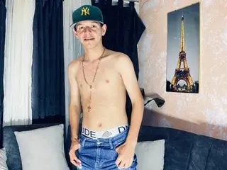 Streamate Free Porn Cam of tonnyD