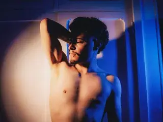 Streamate Live Sex Cam of AleLux