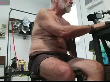 Stripchat Sex Cam of DaddybearVLC