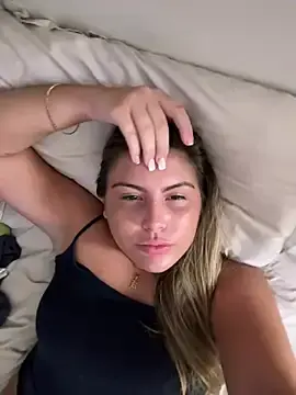 Stripchat Live Sex Cam of hiddensecretxx