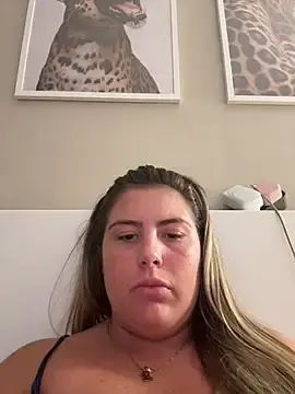 Stripchat Live Sex Cam of hiddensecretxx