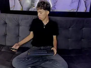 Stripchat Free Live Porn of nico_naughtyboy