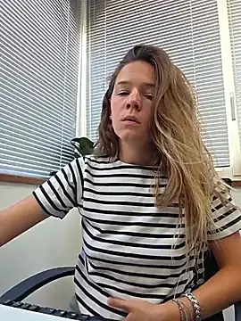 Stripchat Sex Cam of lucie_mehott