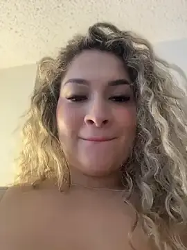 Stripchat Adult Webcams of Sara_smiiith211