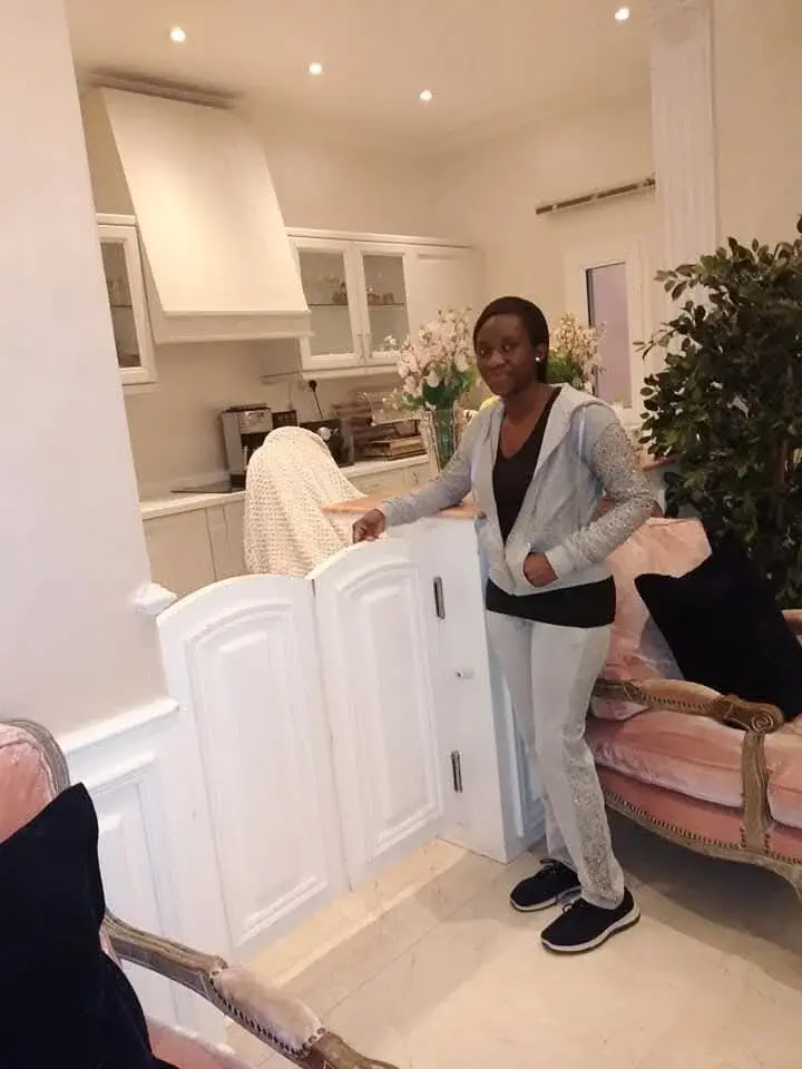 ebony_dessy