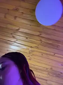 Stripchat Nude Webcam of Karen18_boobs