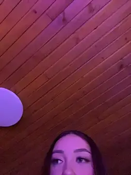 Stripchat Free Porn Cam of Karen18_boobs