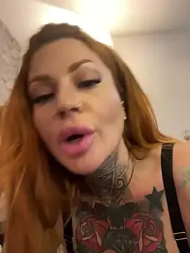Stripchat Sex Cam of krysstal003