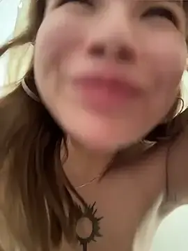 Stripchat Live Sex Cam of FlashTitsRoyal
