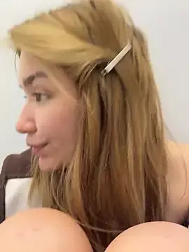 Stripchat Sex Cam of FlashTitsRoyal